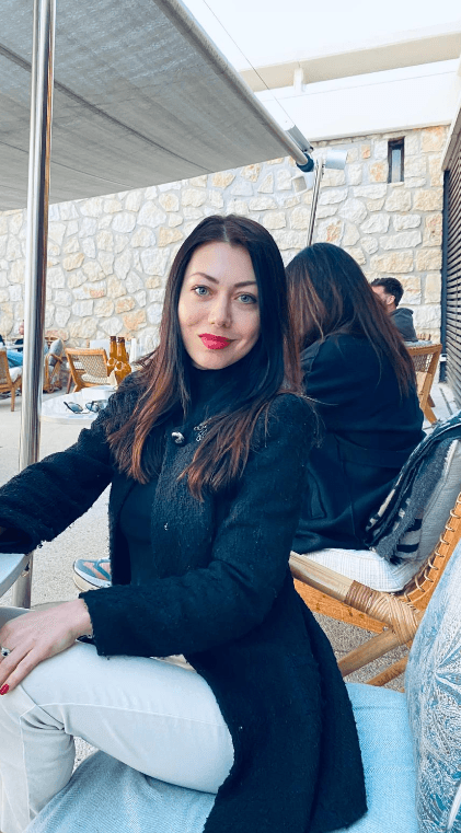 Olya — professeure de français